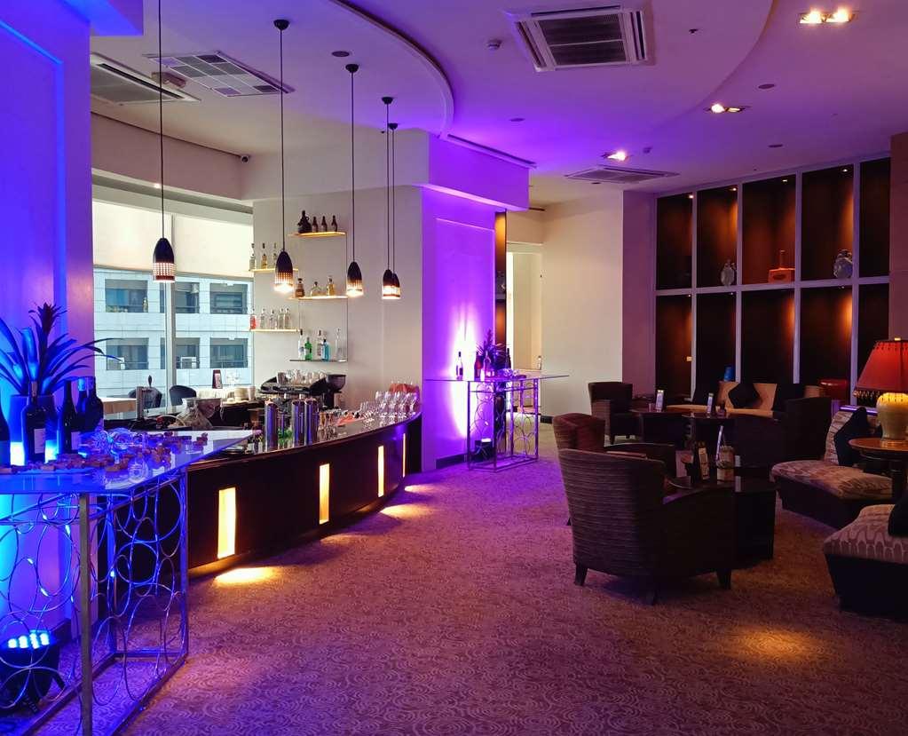 Discovery Suites Manila, Philippines Pasig City Restaurang bild